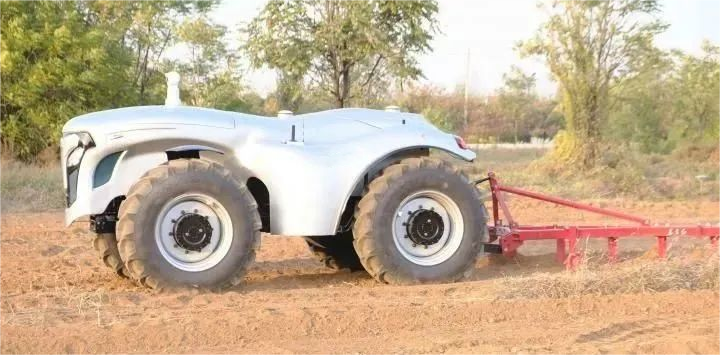 Xu hướng phát triển của máy kéo nông trại không người lái