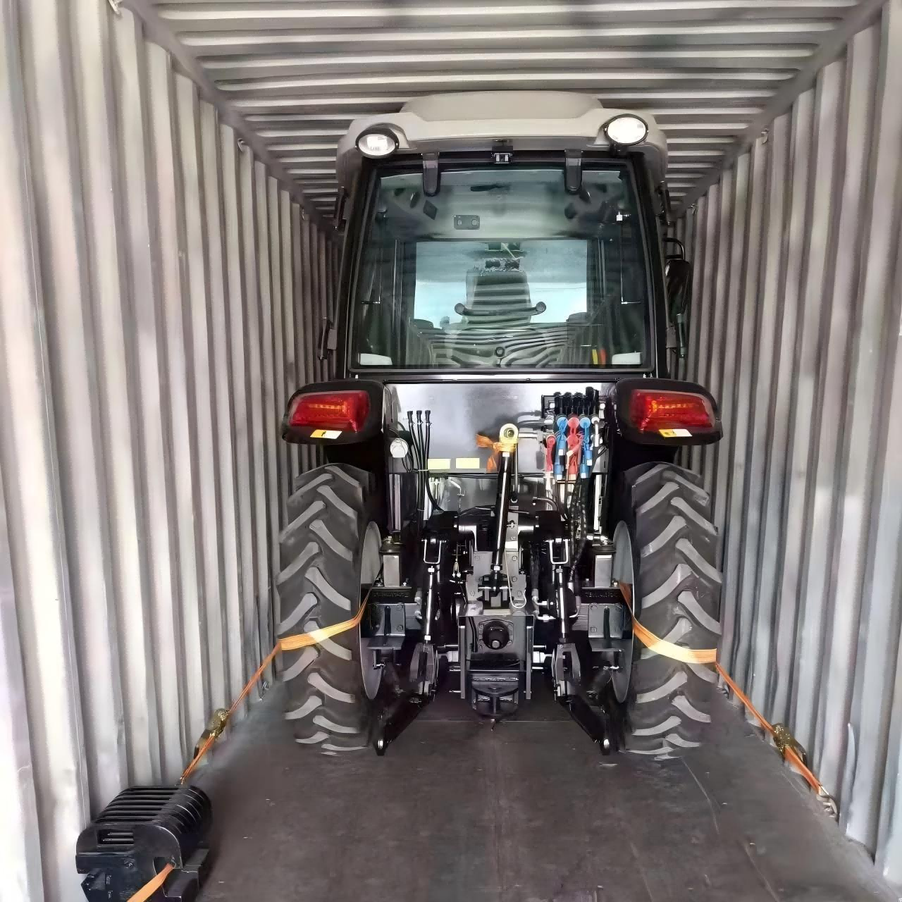 Máy kéo 50HP được tùy chỉnh cho khách hàng Panama đã được giao.